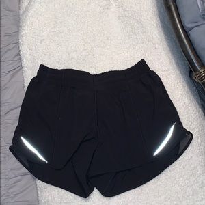 lululemon hotty hot shorts 4” tall